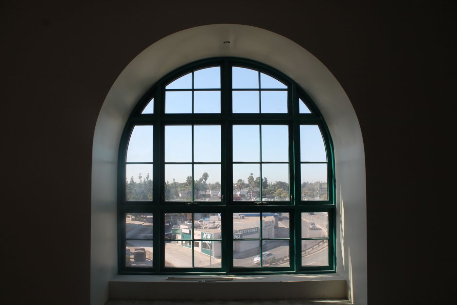 Алюминиевые арочные окна