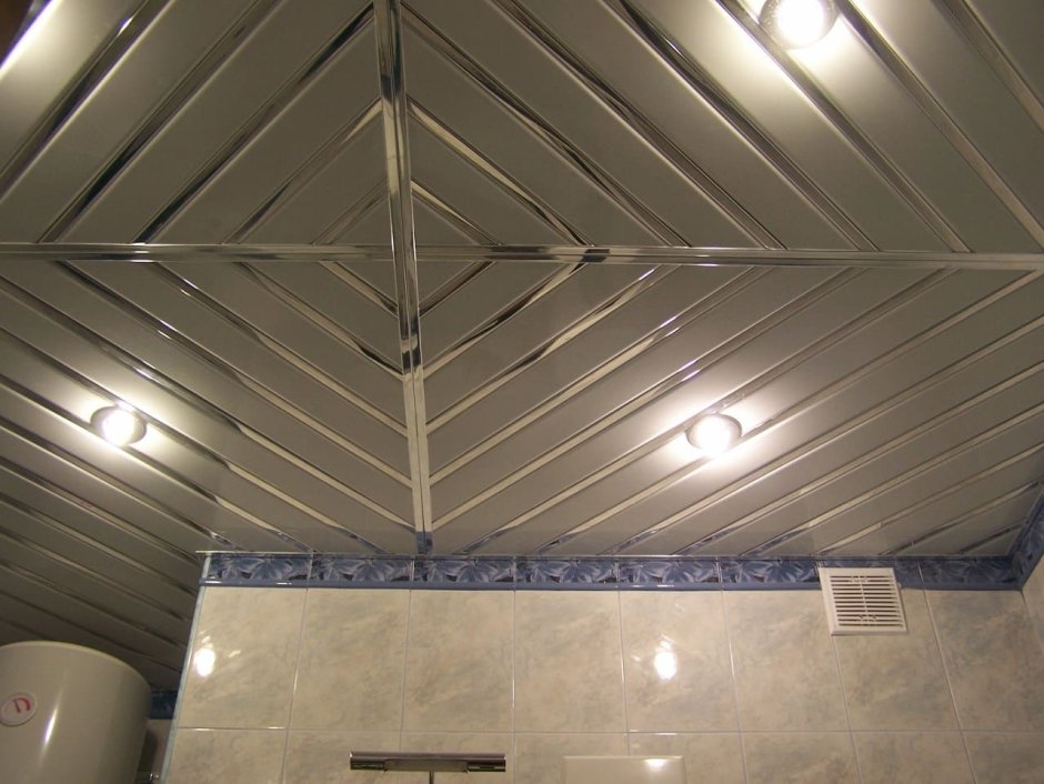 Реечный подвесной потолок металлический