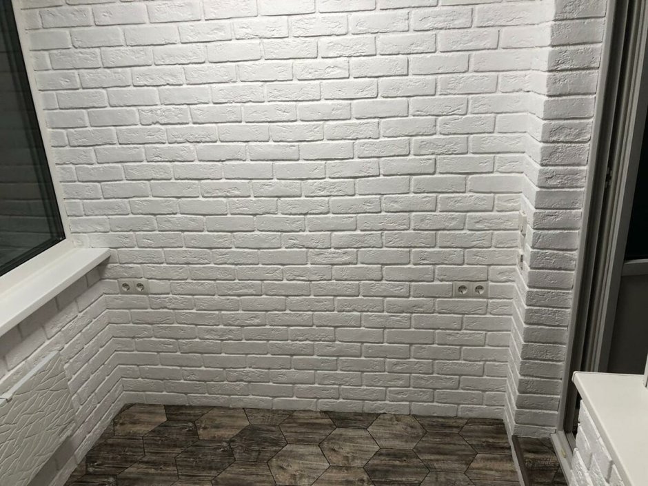 Покраска кирпичной стены