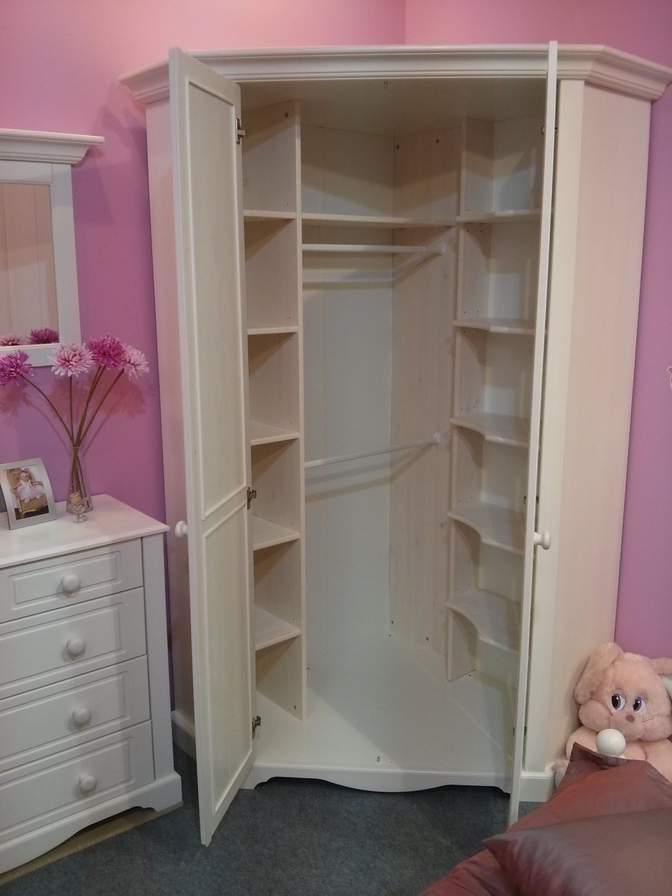Угловой шкаф в детскую комнату