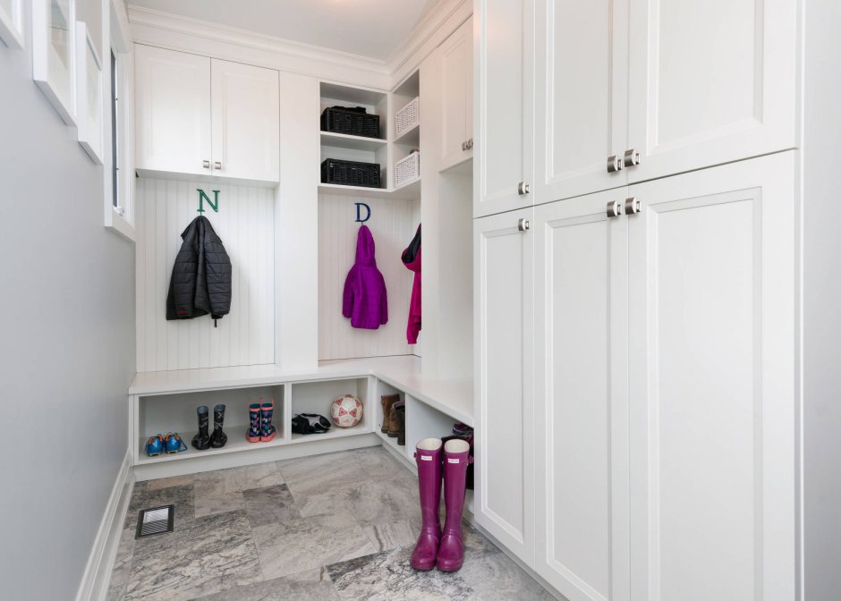Шкаф узкий для одежды с вешалкой