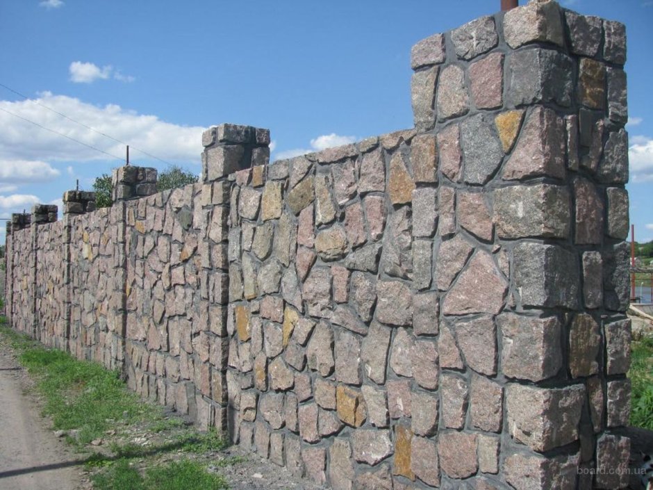 Каменный забор из камня бут