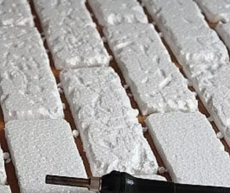 Кирпичи из пенопласта для декора