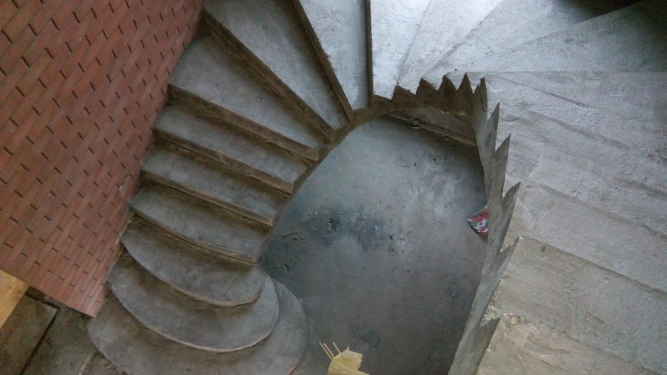 Лестница из бетона в частном доме