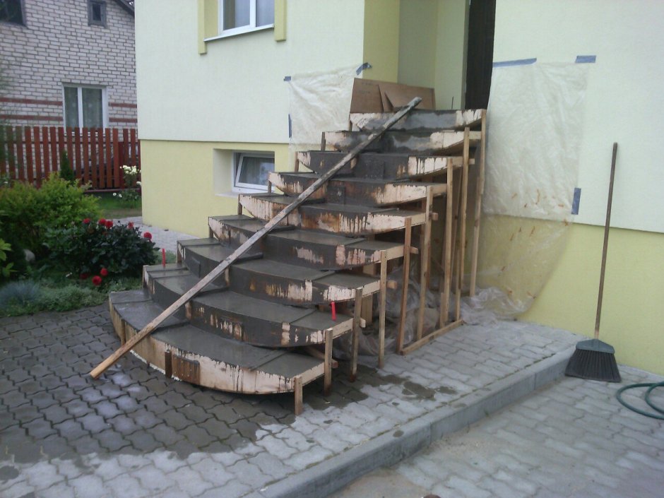 Необычные лестницы из дерева