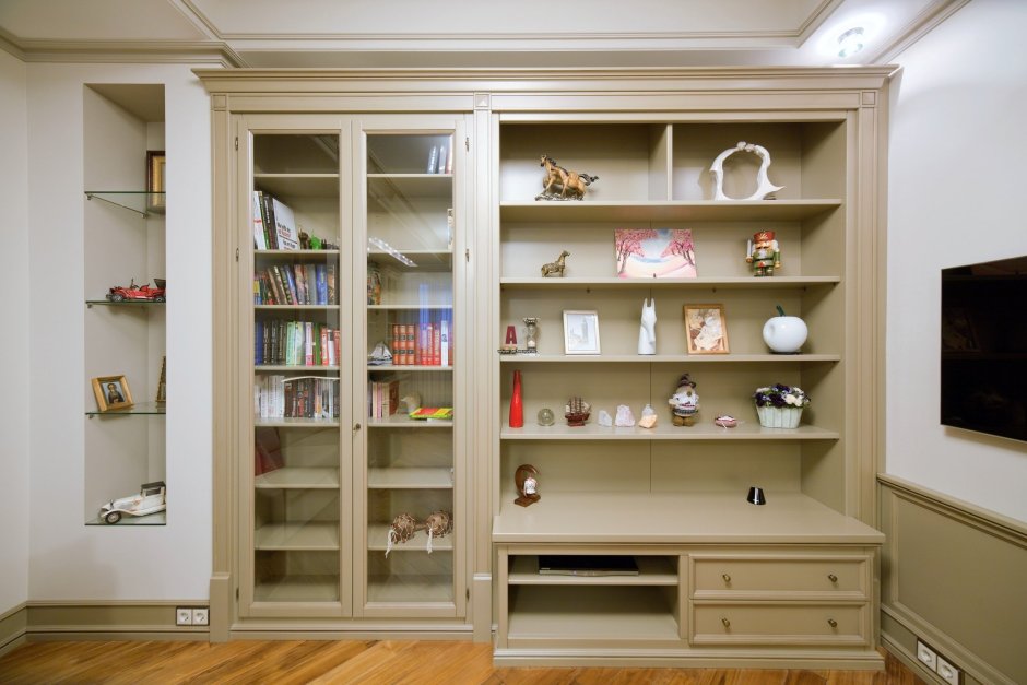 Встроенные книжные шкафы
