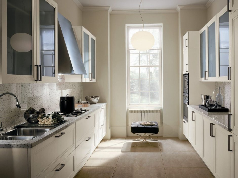 Кухня параллельная с окном