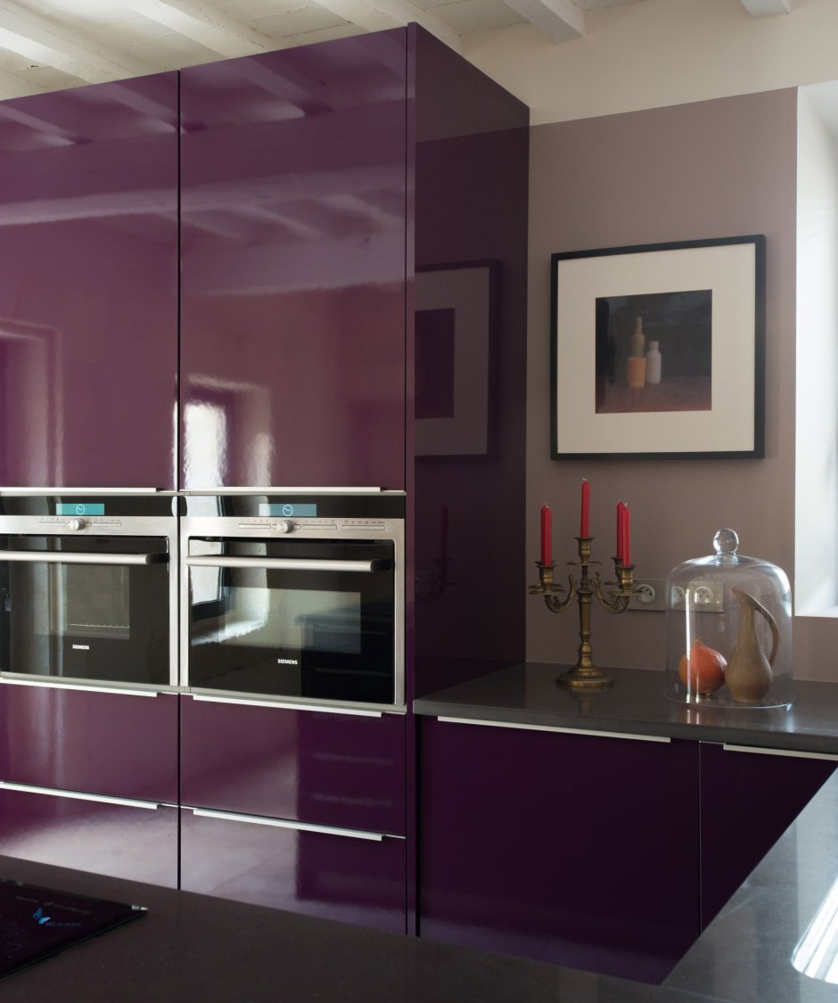 Фиолетовый холодильник