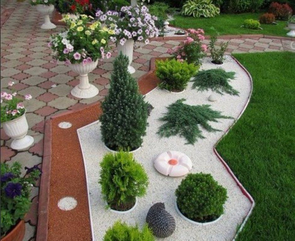 Клумбы засыпанные щебенкой