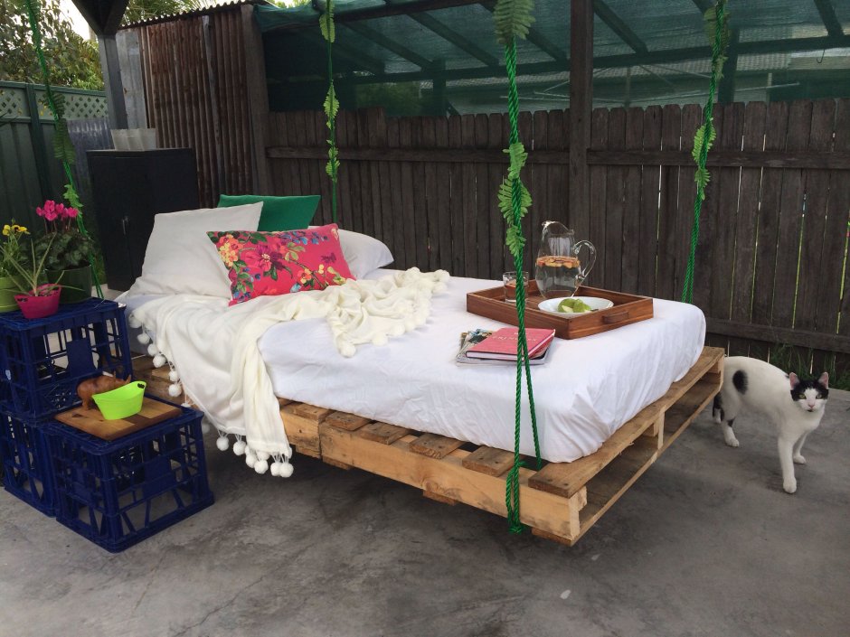 Подвесная садовая кровать