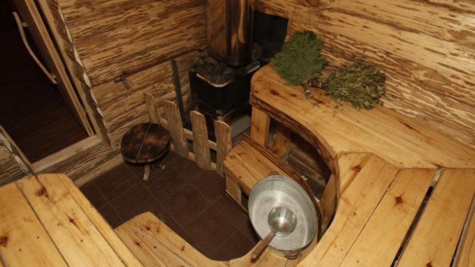Деревенская баня на дровах