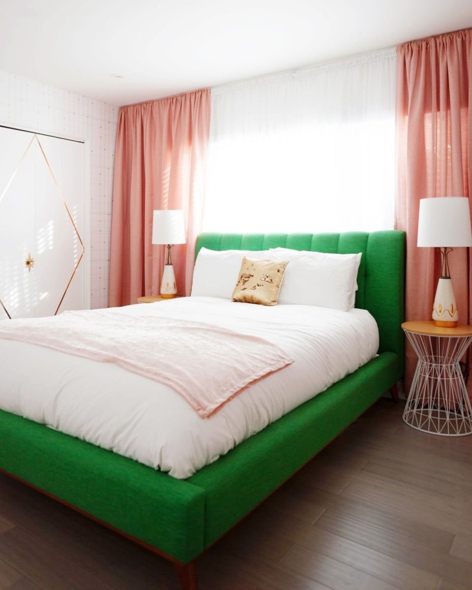 Кровать двуспальная зеленая