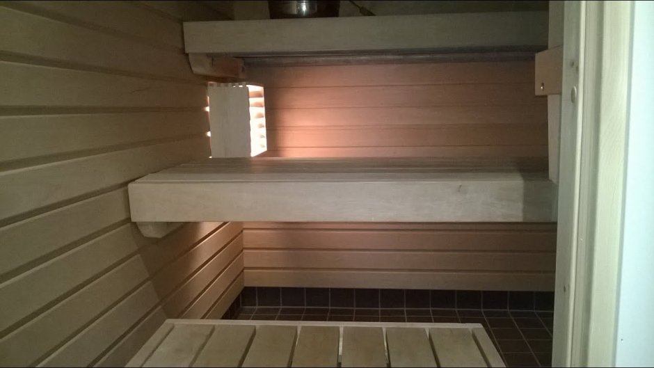 Выдвижные полки в бане