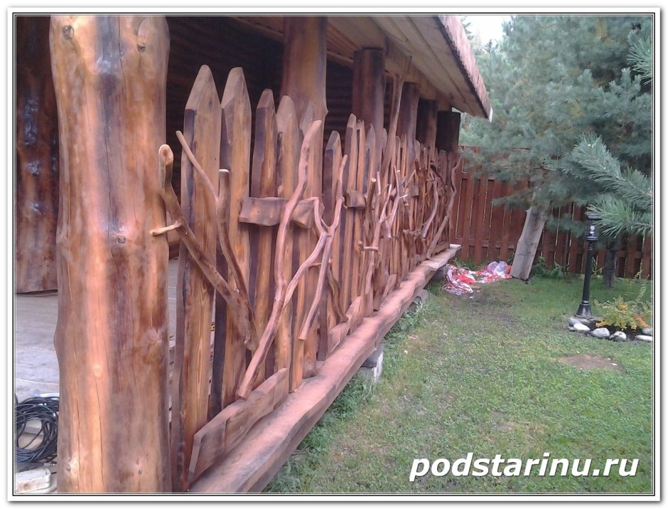 Забор из горбыля красивый