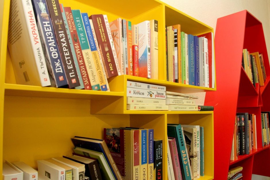 Живая книжная полка буккроссинг