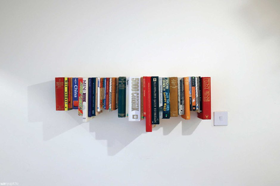 Полка со светлыми книгами