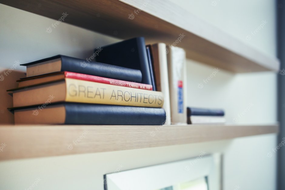 Книжки на полке
