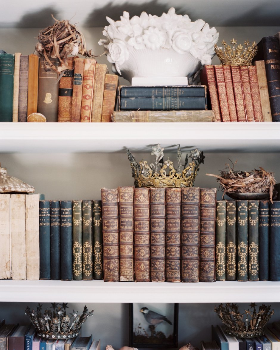 Винтажные книжные полки