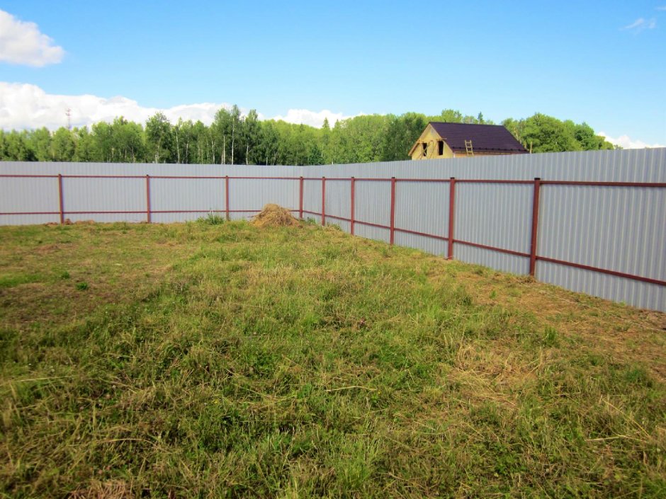 Два участка земли огородили забором одинаковой длины