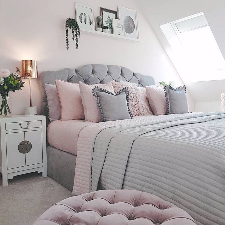 Дизайн спальни в серо розовых тонах