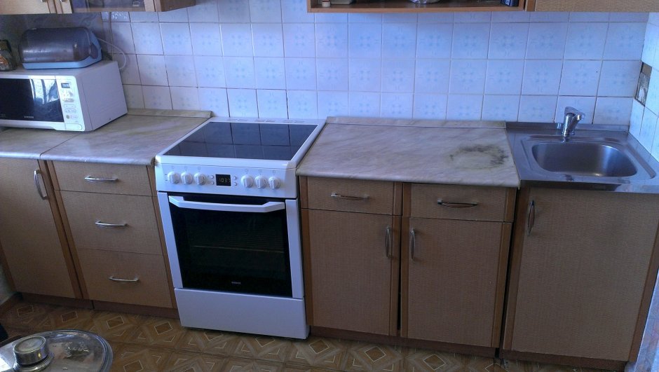 Кухонный гарнитур с встроенной плитой