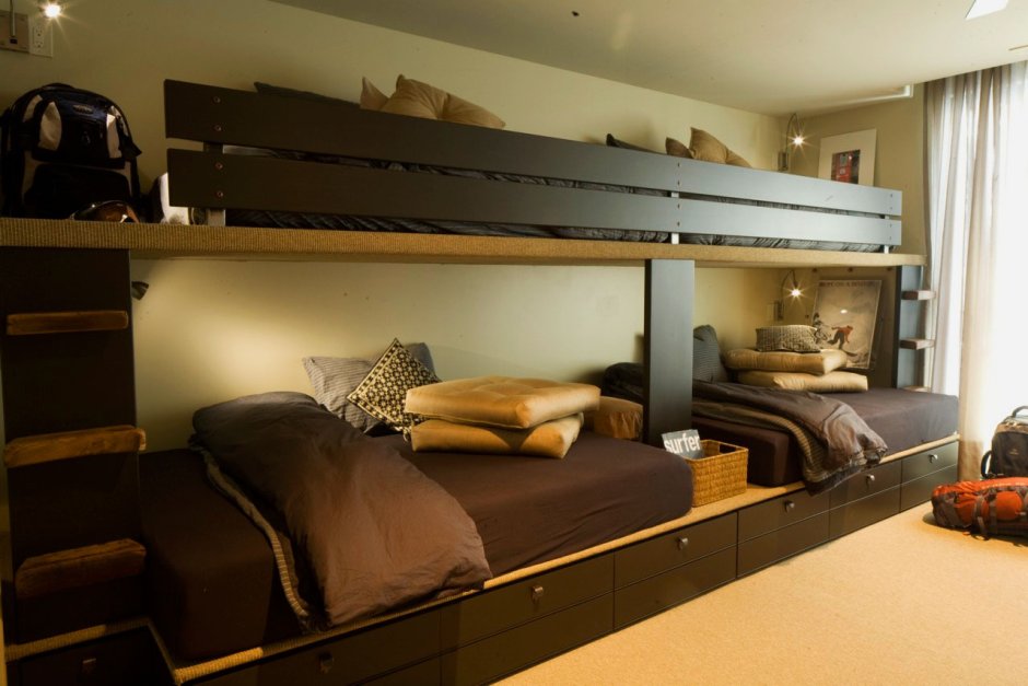 Двухъярусная кровать с тремя спальными местами