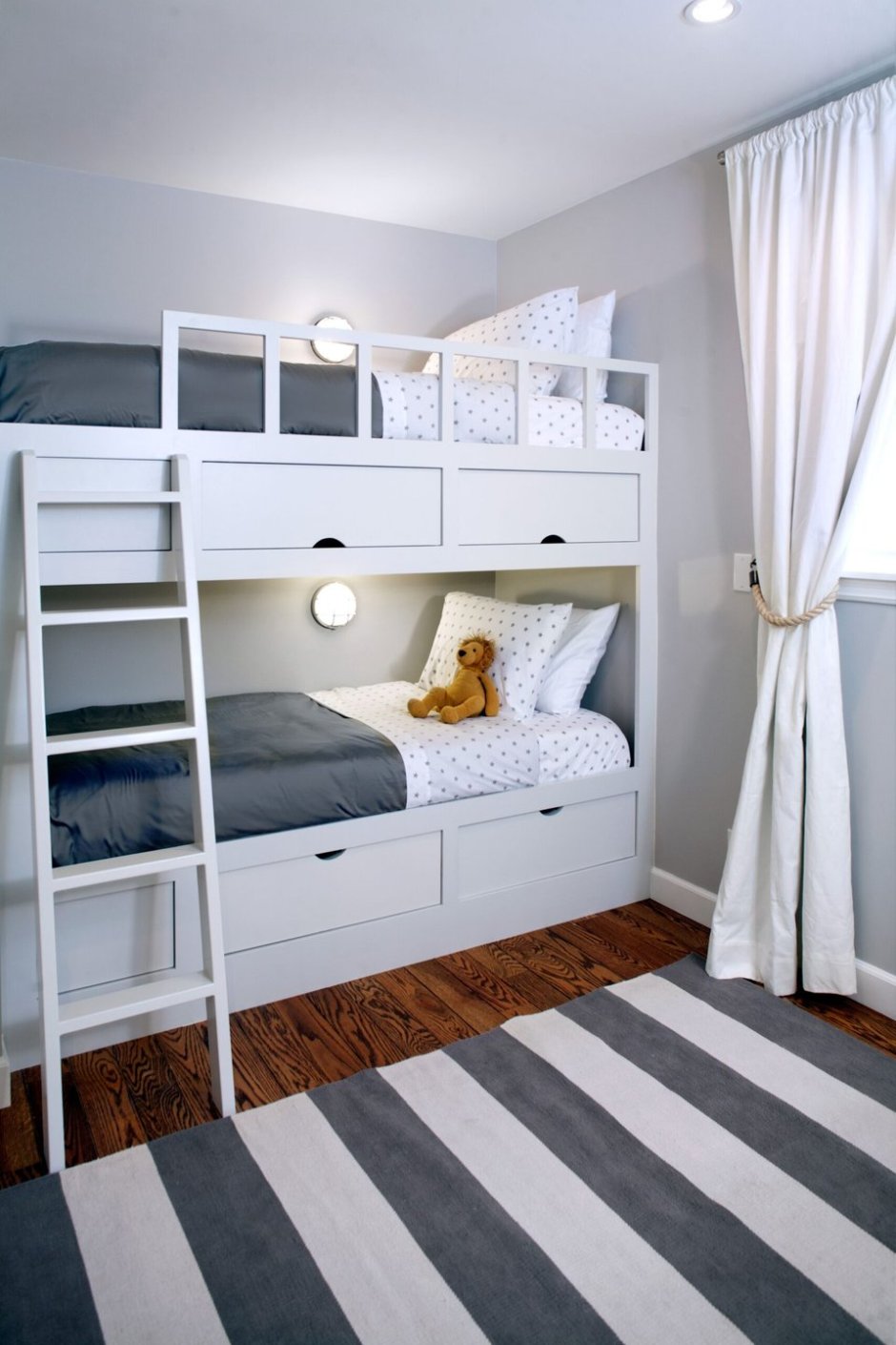 Детские кровати для двоих в маленькую комнату