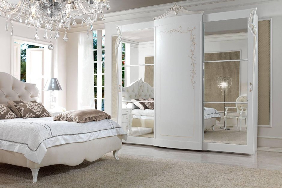 Шкафы для спальни в классическом стиле