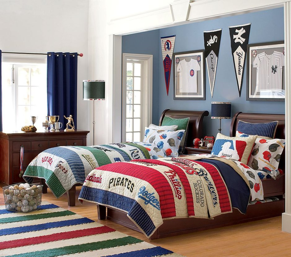 Комната для мальчиков с двумя кроватями дизайн