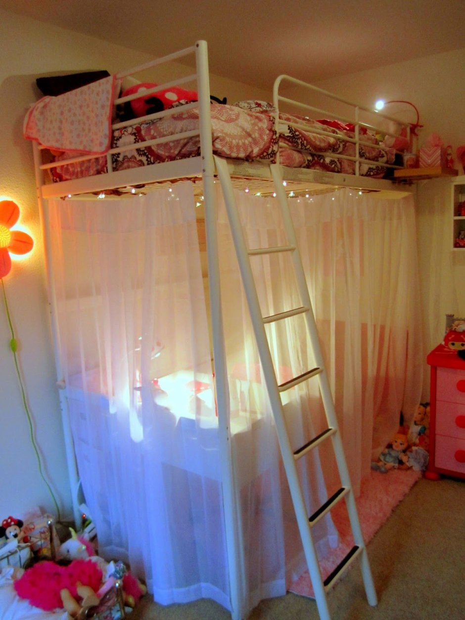 Двухъярусная кровать со шторками для детей