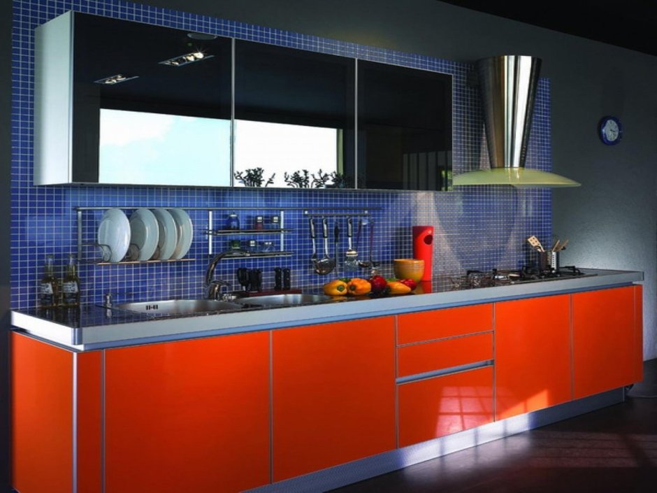 Оранжево синяя кухня