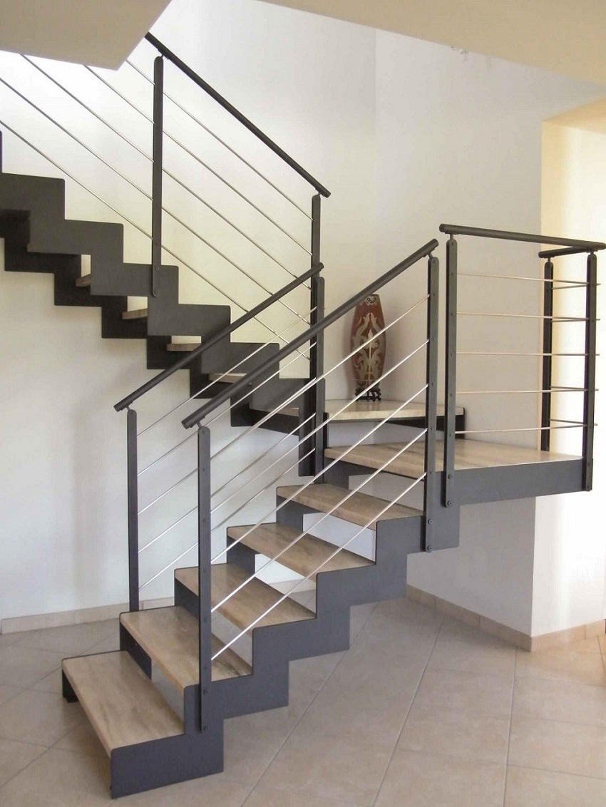 Лестницы на металл косоурах