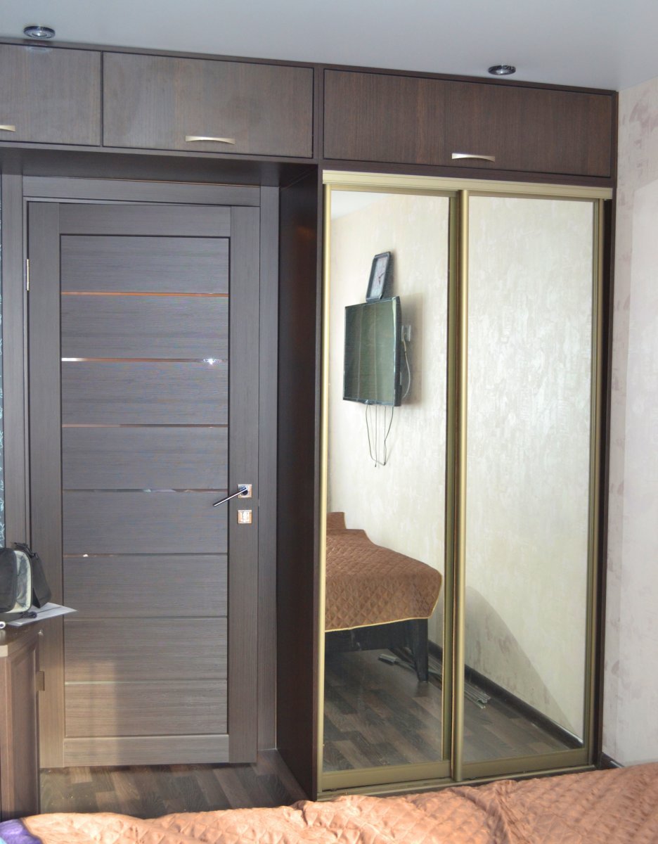 Прихожая с антресолями и шкафом