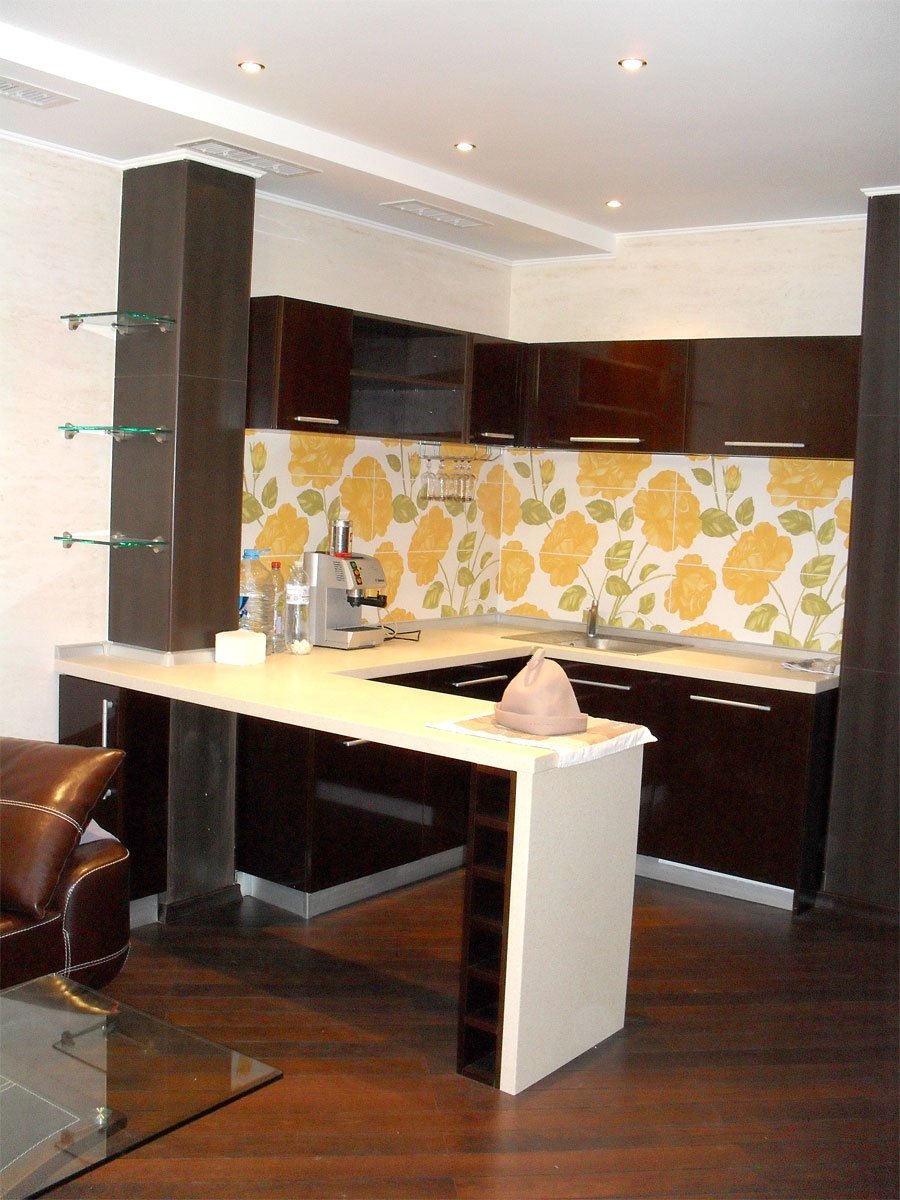 Кухни с барной стойкой