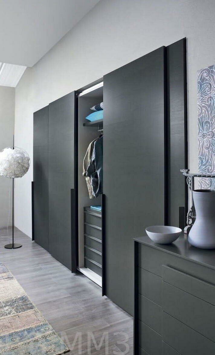 Прихожая в серых тонах