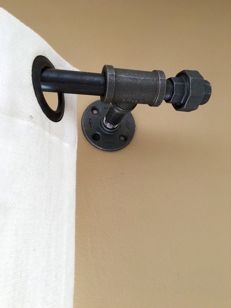 Карниз из водопроводных труб