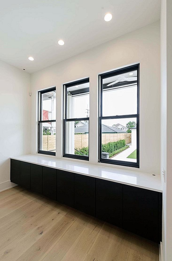 Черные пластиковые окна