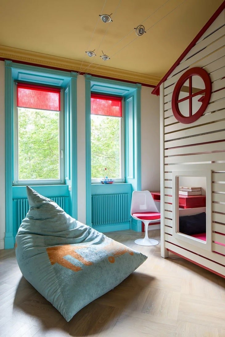 Цветные окна в интерьере