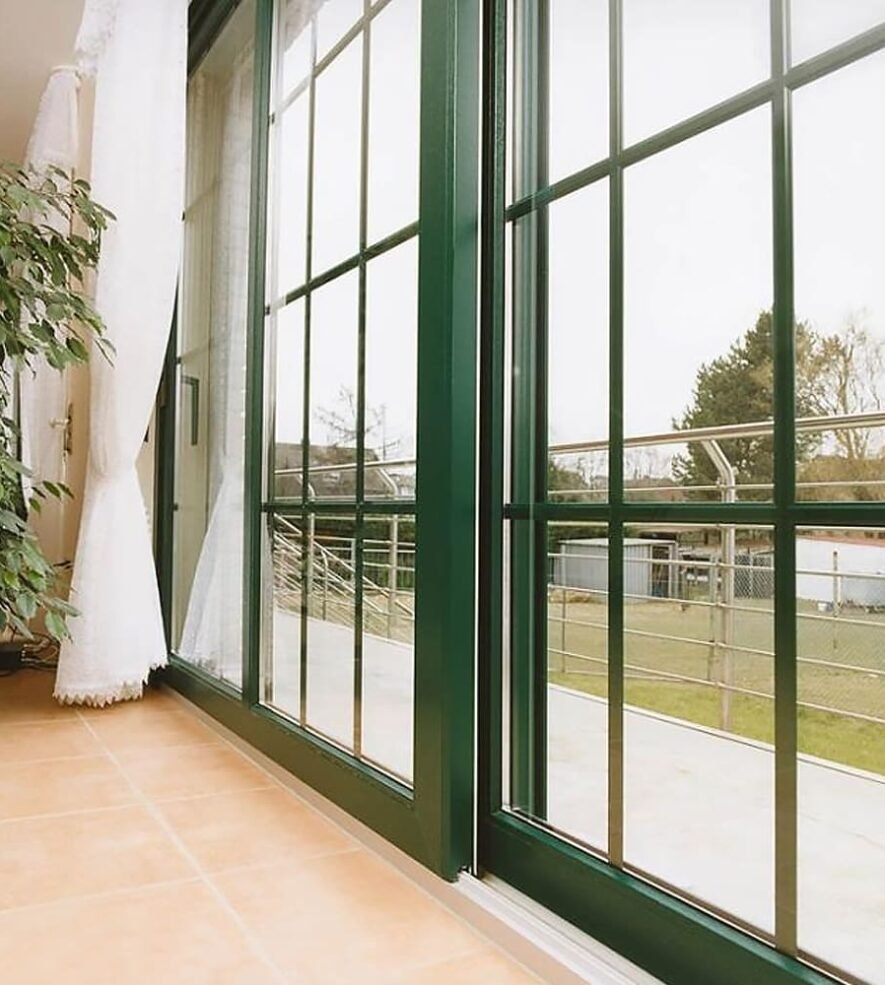 Входные двери Рехау