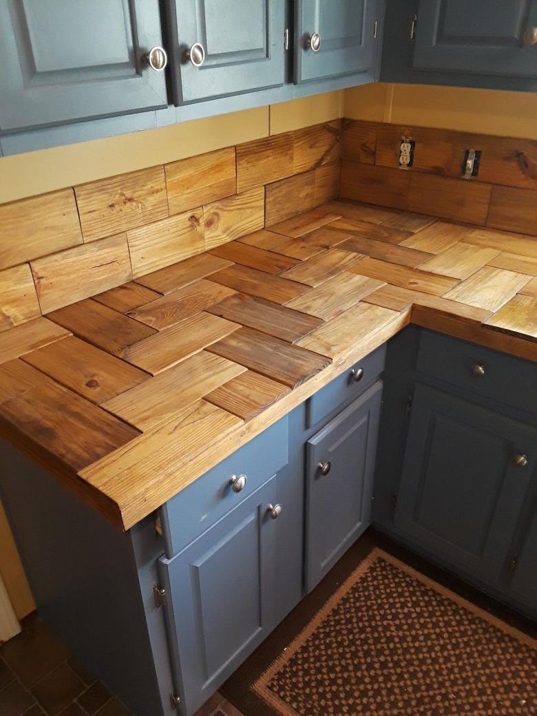 Кухня с деревянной столешницей