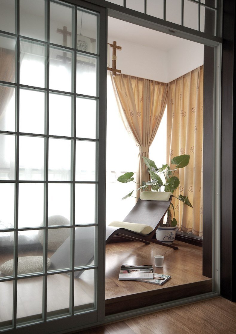 Стеклянная перегородка на балкон