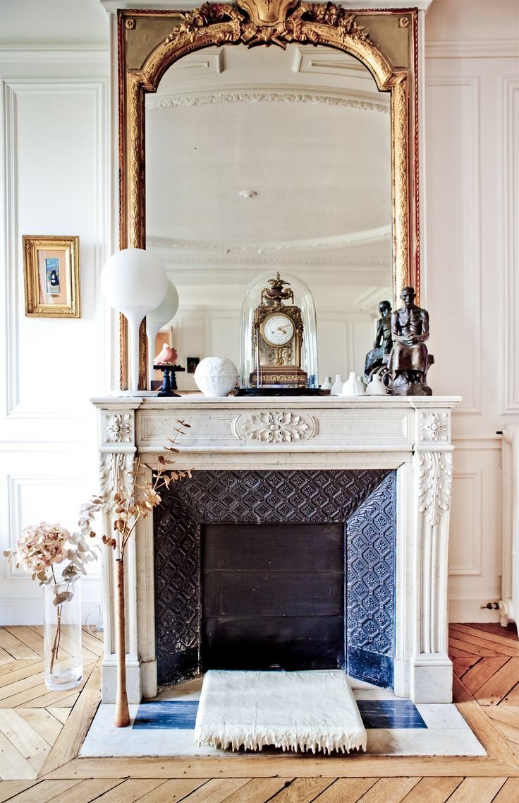 Камин с зеркалом в интерьере