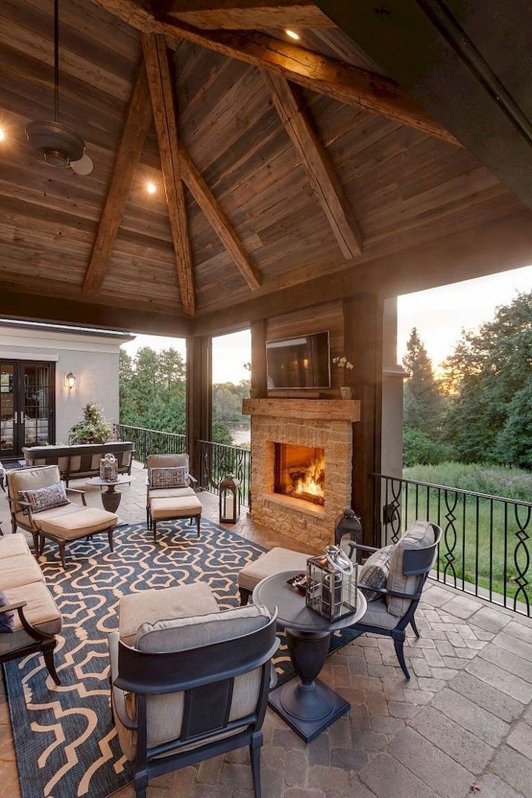 Зимняя веранда с камином