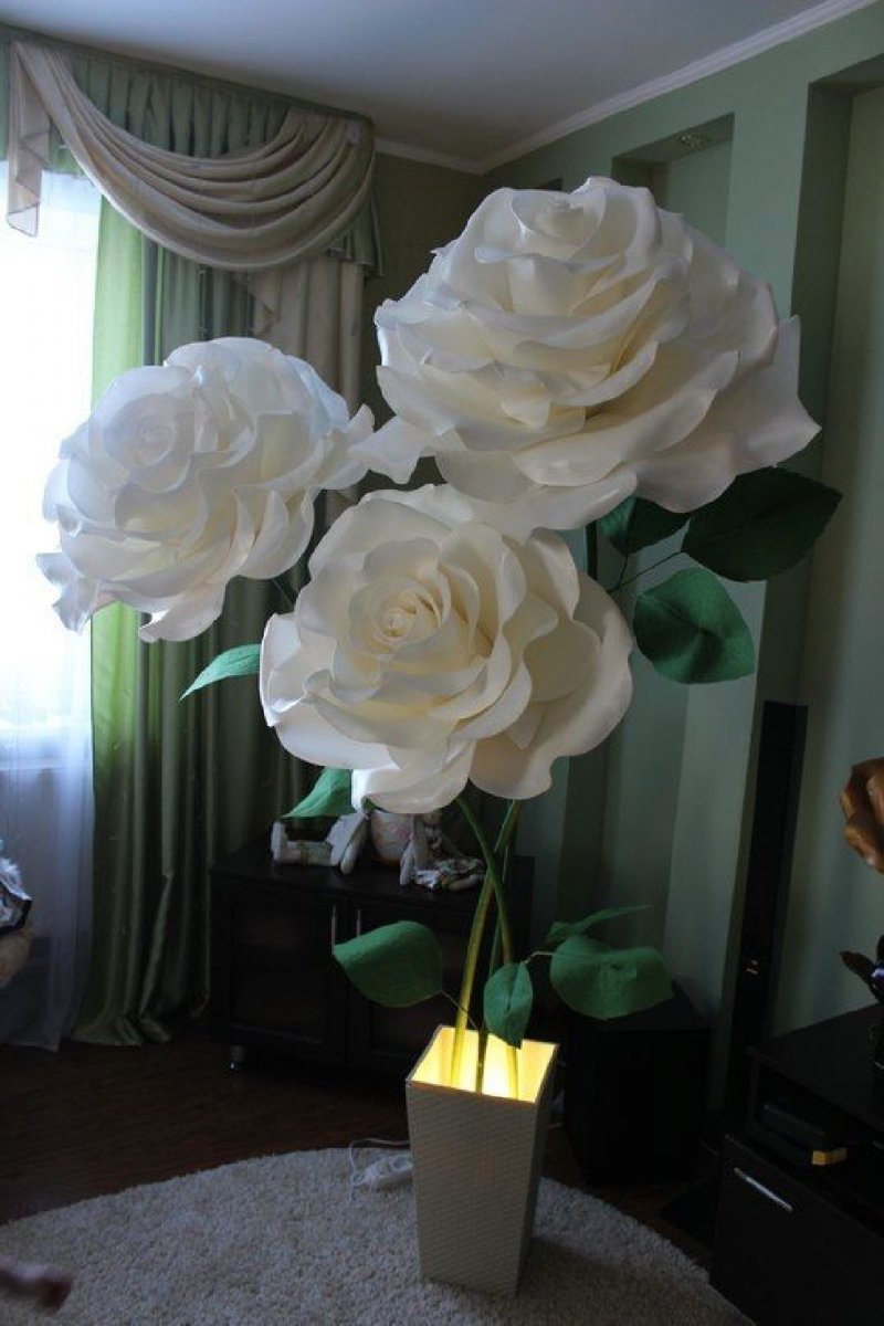 Большие искусственные цветы