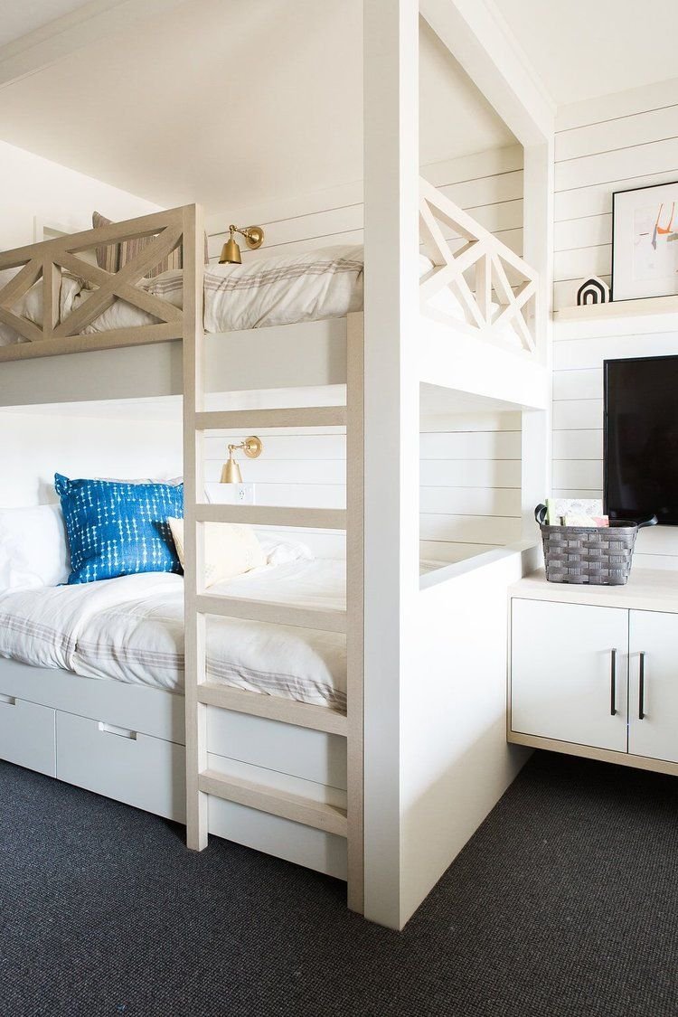 Комната с двухъярусной кроватью