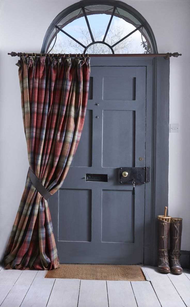 Шторы на входную дверь