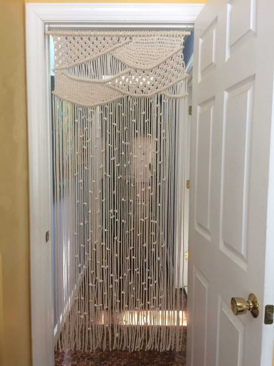 Висячие шторы на дверь