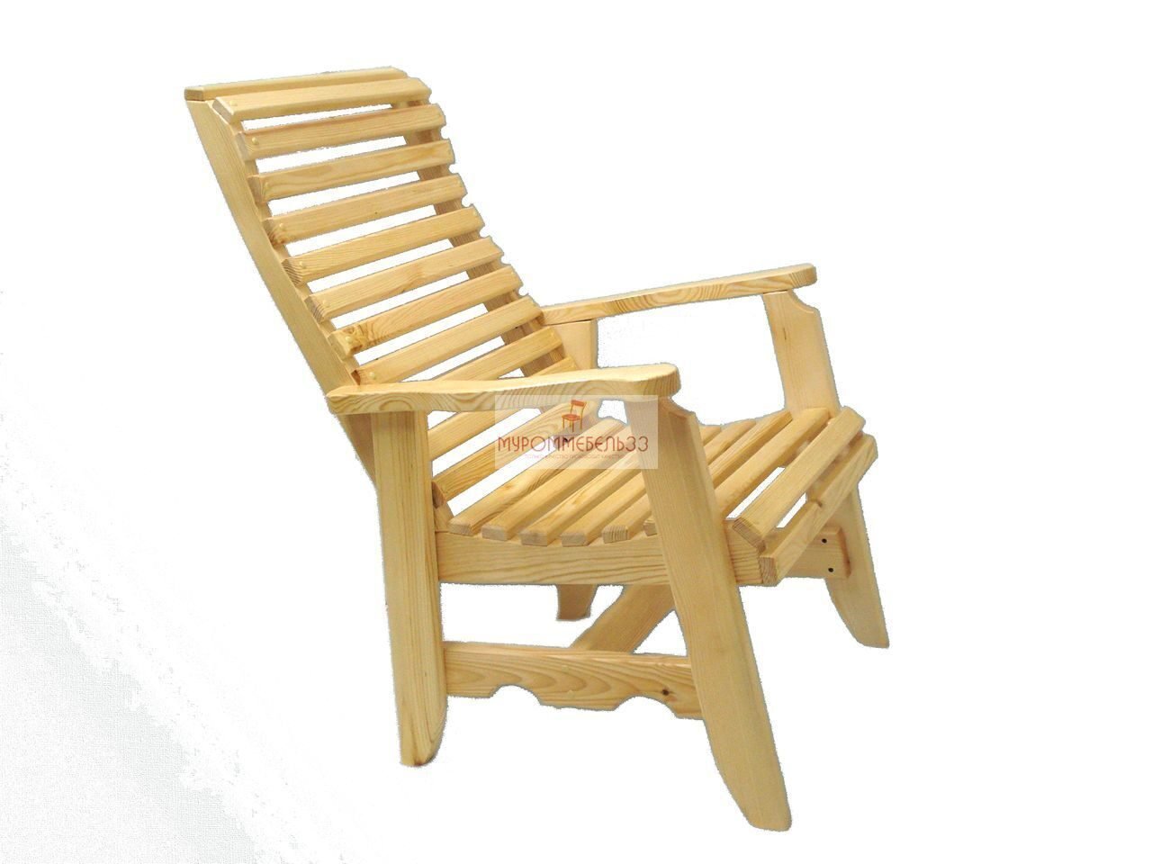 стул из дерева с подлокотниками