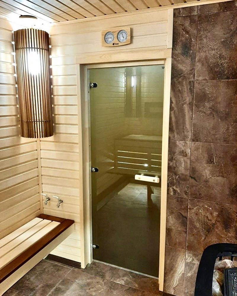 Дверь в сауну
