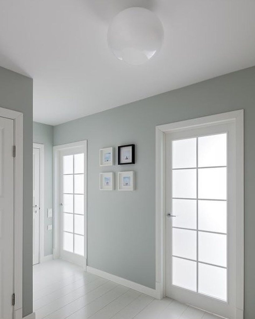 Белый плинтус в интерьере